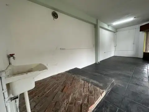 Alquiler local en esquina, Caseros