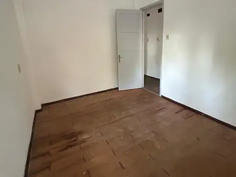 Alquiler apto. Parque Rodo 2 dormitorios y balcón