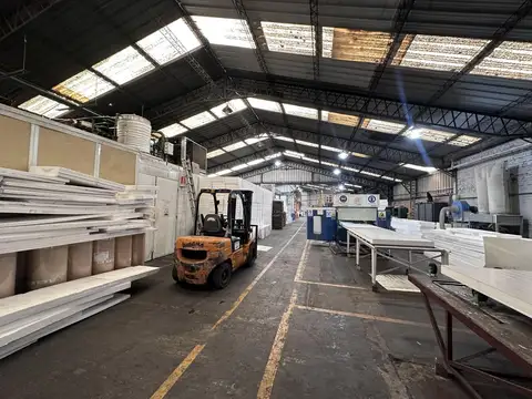 Deposito 3.100m² sobre 5.800m² de terreno, calle Gral. Güemes, Escobar.