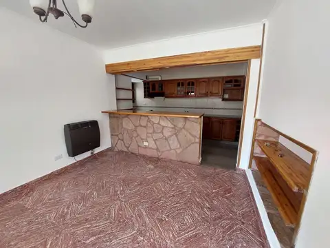 Depto Tipo Casa en Alquiler de 4 ambientes