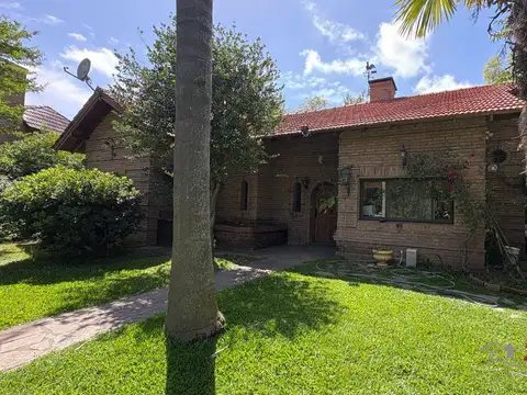 Casa 4 ambientes en Club de Campo La Martona