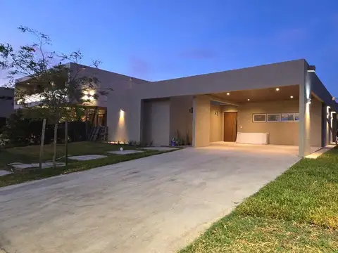 CASA DE 3 DORMITORIOS BARRIO PRIVADO VIDA