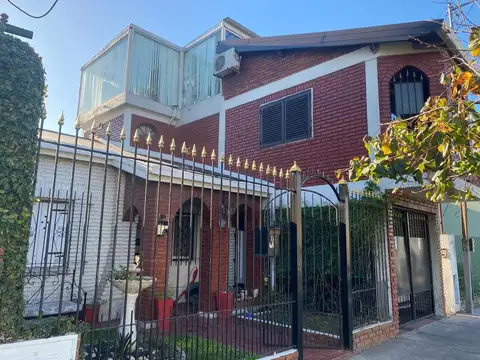 CASA EN VENTA LA PLATA 3 NIVELES