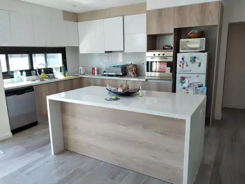 Casa en Venta en Alvear, USD 370.000