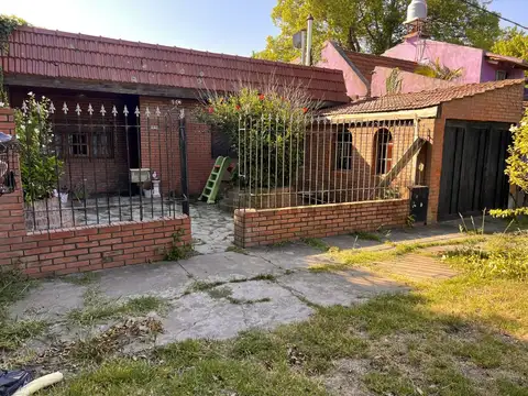 CASA EN VENTA EN VILLA CASTELS, LA PLATA