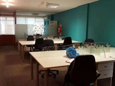 Excelentes oficinas. 180 m2. Recepción-Sala de reuniones-2 privados-comedor-laboratorio