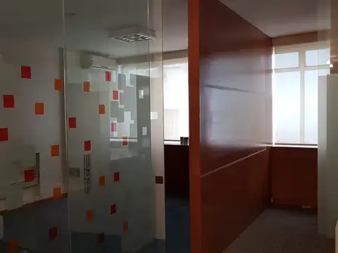 Oficina 6 ambientes con 2 baños