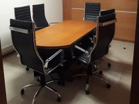 Excelentes oficinas. 180 m2. Recepción-Sala de reuniones-2 privados-comedor-laboratorio