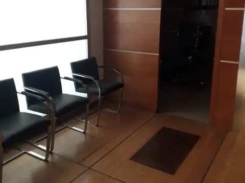 Oficina 6 ambientes con 2 baños