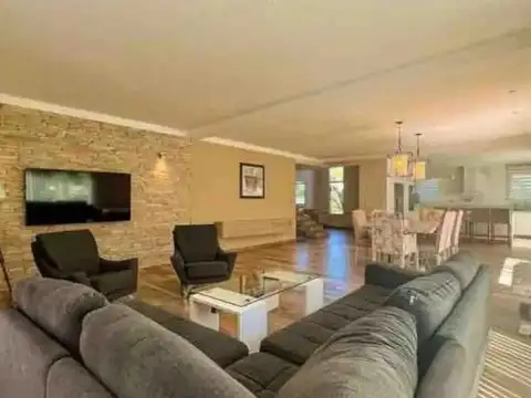 Casa 5 ambientes con 3 baños