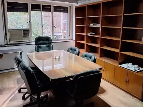 BARRIO NORTE AVDA.CORDOBA 1500 EXCELENTE SEMIPISO DE OFICINAS. ENTRADA  ASCENDOR Y SERVICIO