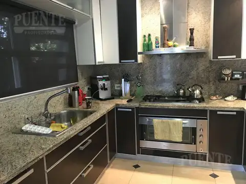 Casa 6 ambientes con 3 baños