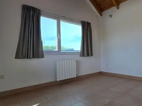 ALQUILER CASA NIVEL GERENCIAL 4 DORMITORIOS