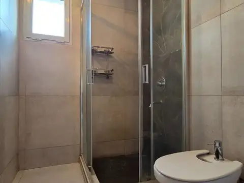 ALQUILER CASA NIVEL GERENCIAL 4 DORMITORIOS