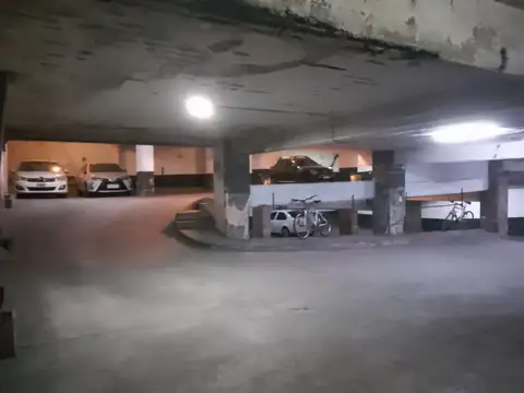 Cochera en venta - Edificio Apolo