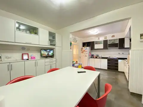 IMPECABLE CASA DE 6 AMBIENTES