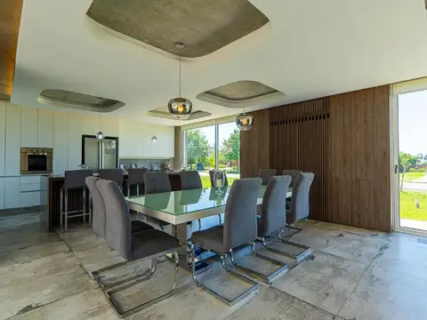 Casa 7 ambientes con 4 baños