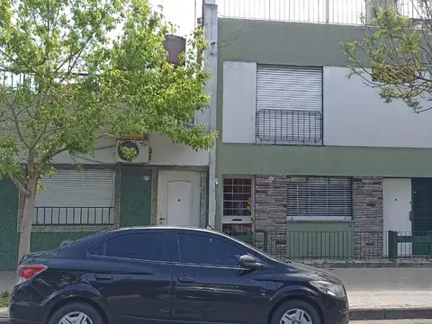 ph tipo casa de 5 ambientes en 2 plantas con patio