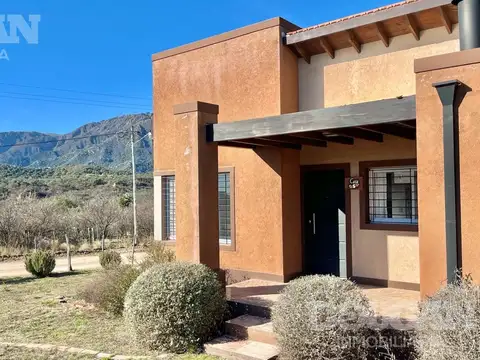 Casa 2 ambientes con 1 baño