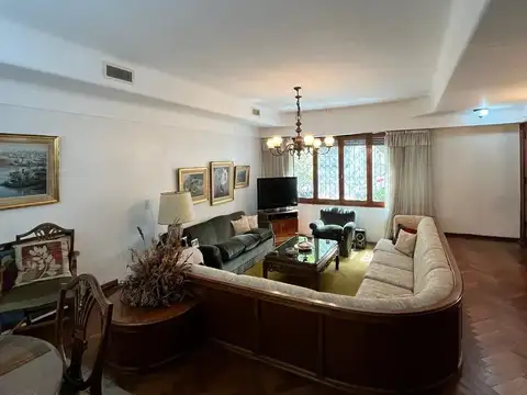 Casa 7 ambientes con 4 baños