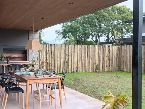 Casa en Venta con 4 cocheras