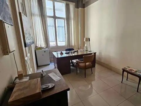 VENTA OFICINA EN PLAZA DE MAYO- LUMINOSA