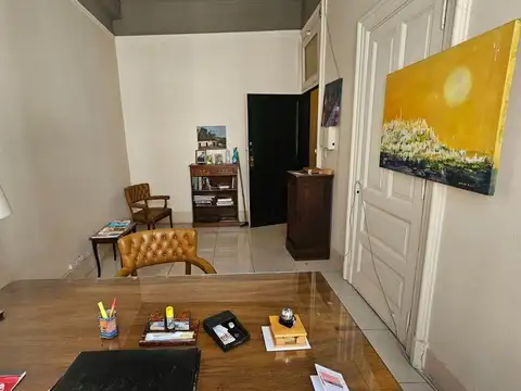 VENTA OFICINA EN PLAZA DE MAYO- LUMINOSA