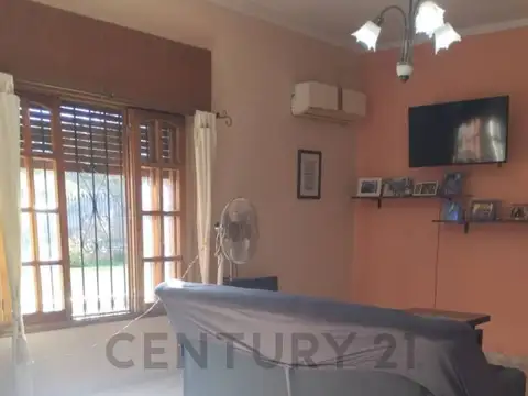 Casa en Venta con 4 cocheras
