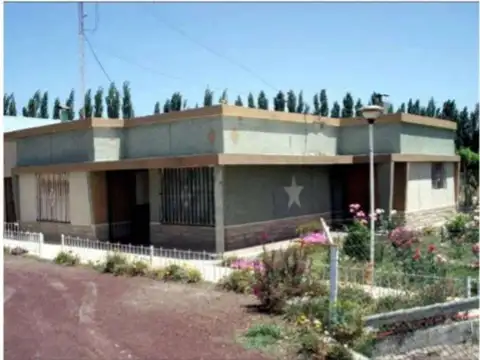 Quinta en Venta con 2 cocheras