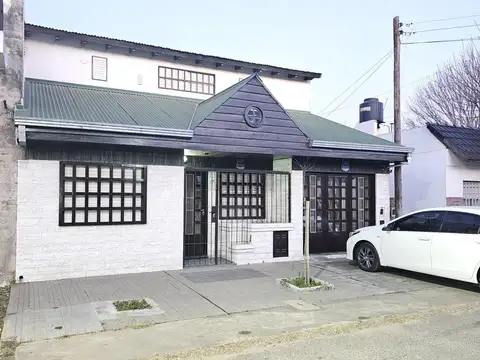 Casa 3 domitorios cochera y patio