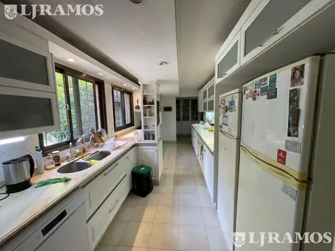 Casa 7 ambientes con 4 baños