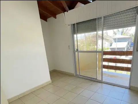 Depto Tipo Casa 3 ambientes con 2 baños