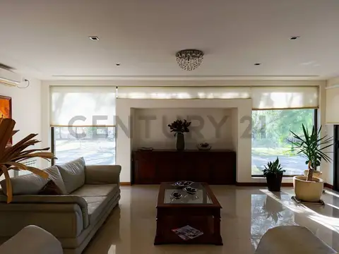 Casa en Venta con 4 cocheras