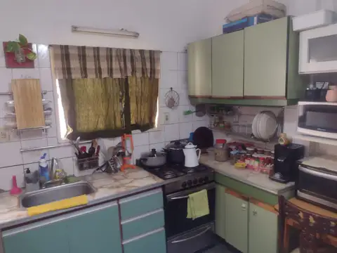 VENTA CASA 4 AMBIENTES MORON