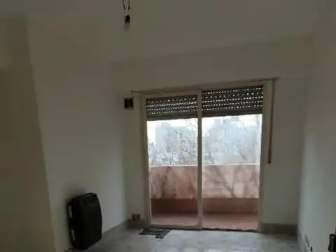 Departamento 1 Dormitorio En Venta Con Balcon. 56 9 Y 10