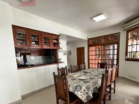 Casa 5 ambientes con 3 baños