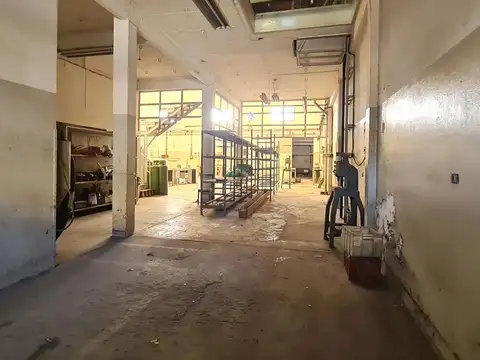 Galpon en Alquiler 20  mts Frente