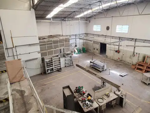 Galpón de 680 m² con 896,14 m² Cubiertos en Florida- En Alquiler