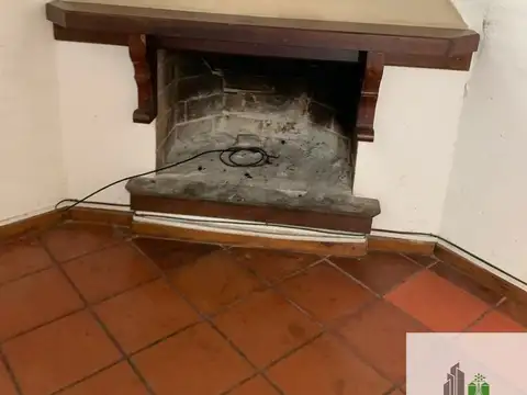 Casa 6 ambientes con 2 baños