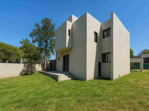 EN VENTA CASA VILLA ALLENDE GOLF A ESTRENAR 