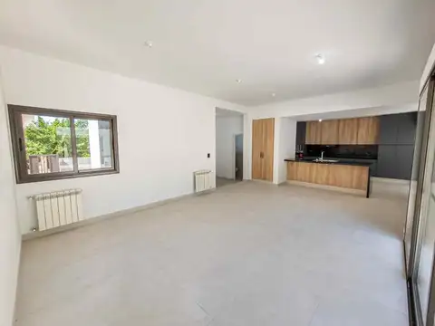 Casa 7 ambientes con 2 baños