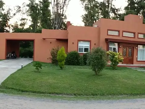 Av. Santa Irene  (calle interna)