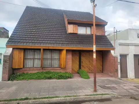VENTA CHALET 4 AMB C/PILETA RAMOS MEJIA