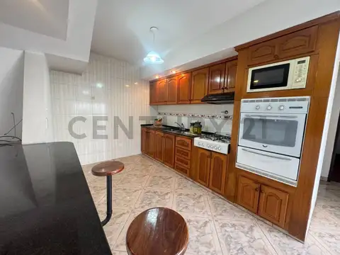 Casa 5 ambientes con 2 baños