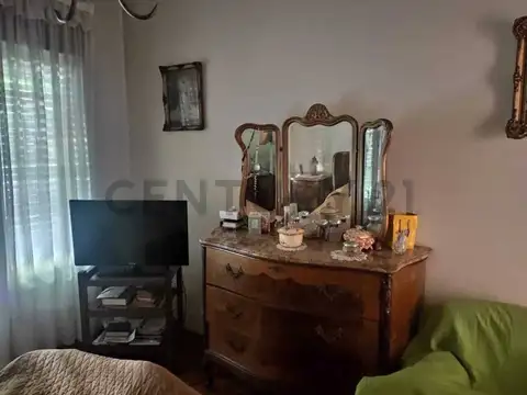 Oportunidad Casa 5 amb ideal 2 flias muy buen estado gral, luminosa y bien ubicada..a metros de gaon