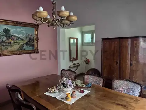 Oportunidad Casa 5 amb ideal 2 flias muy buen estado gral, luminosa y bien ubicada..a metros de gaon