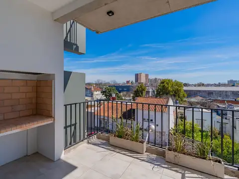 2 AMBIENTES AL FRENTE CON PARRILLA A ESTRENAR