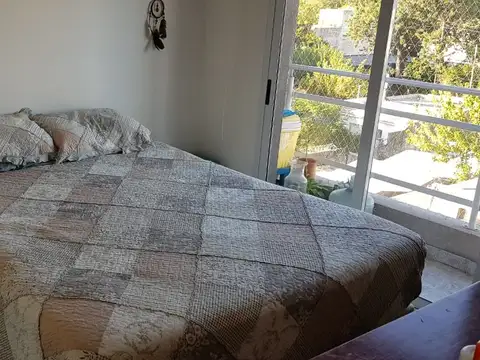 EXCELENTE DEPARTAMENTO DE DOS AMBIENTES CONTRAFRENTE EN QUILMES ESTE.