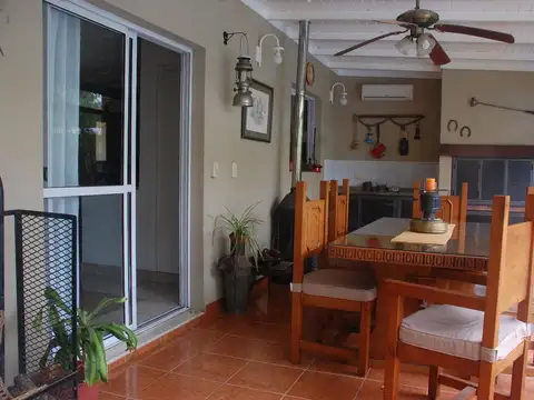 Excelente Casa 5 Ambientes C/ Pileta Y Quincho!