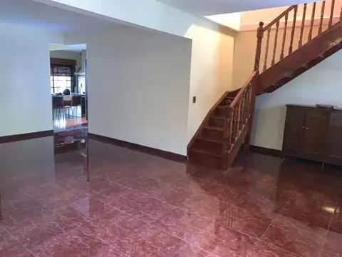 Casa en Venta con 4 cocheras